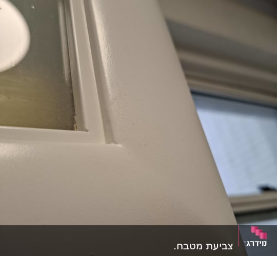 פינת ארון מטבח צבוע בלבן